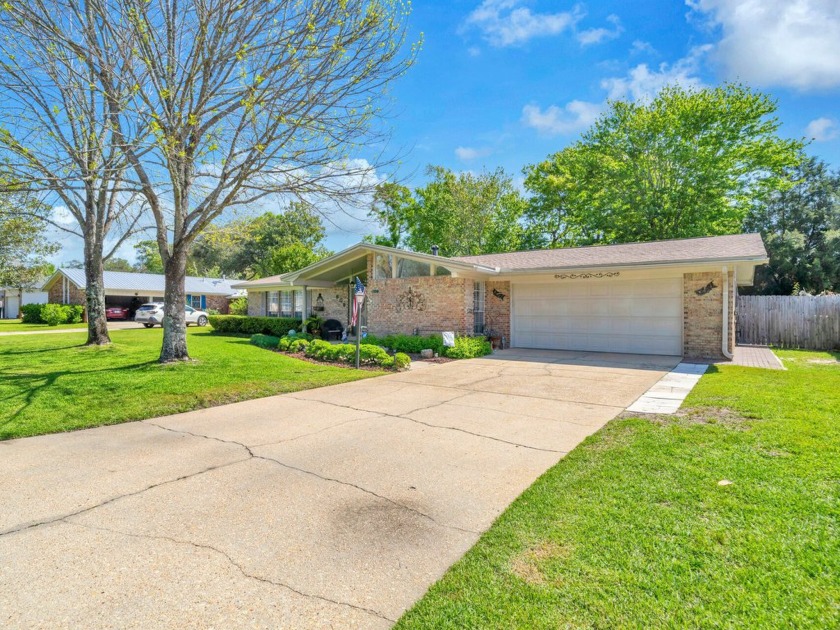 WELCOME HOME! This beautifully maintained home offers superior - Beach Home for sale in Fort Walton Beach, Florida on Beachhouse.com