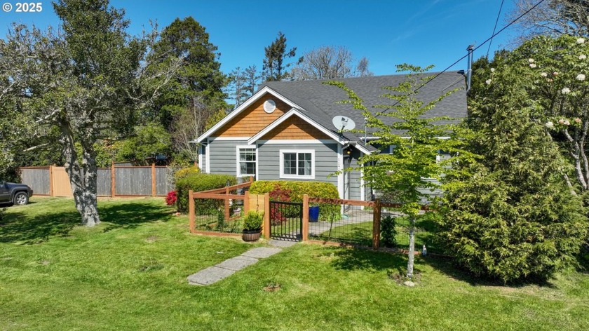 Most homes blend in. Predictable, easy to overlook, quickly - Beach Home for sale in Hammond, Oregon on Beachhouse.com