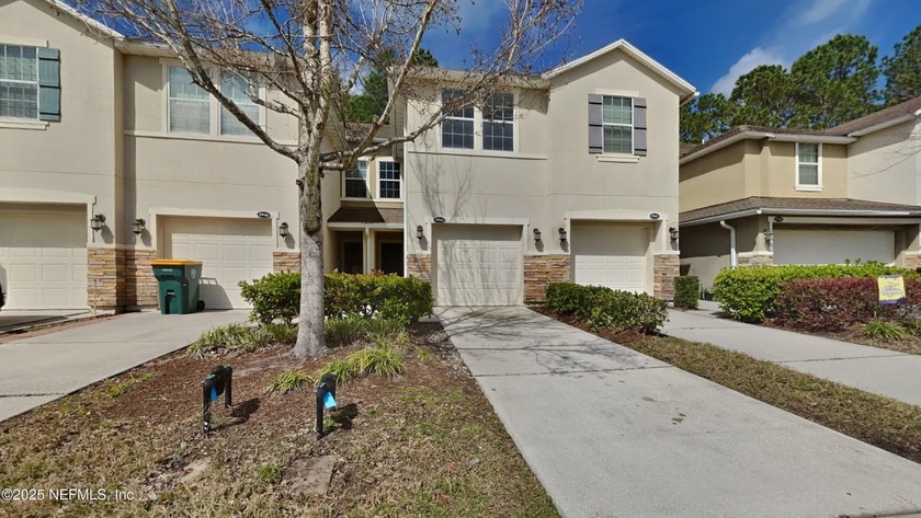 3/2.1/1 towhnhome located in highly sought after Bartram Springs - Beach Townhome/Townhouse for sale in Jacksonville, Florida on Beachhouse.com