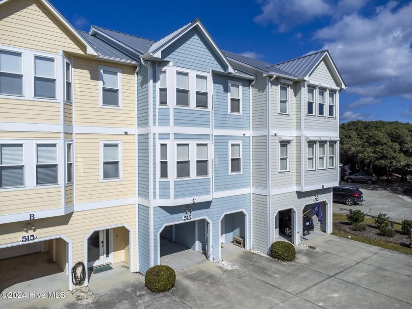 Welcome to this exceptional 3-bedroom, 3-bathroom, three-story - Beach Townhome/Townhouse for sale in Surf City, North Carolina on Beachhouse.com