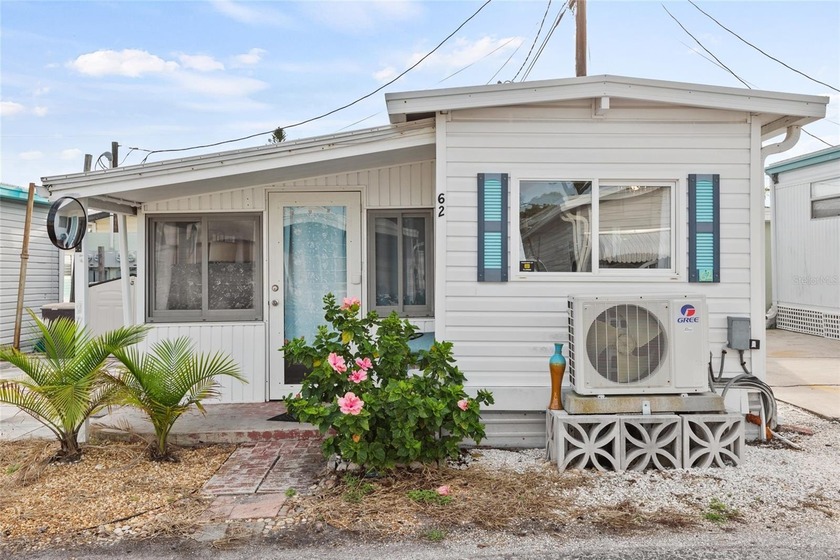 If you've been hoping for a simple, easygoing lifestyle in a - Beach Home for sale in Bradenton, Florida on Beachhouse.com