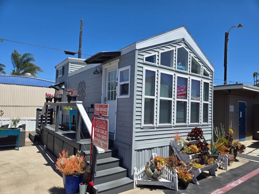SPECTACULAR 2 BED 1 BATH TINY HOME WALKING DISTANCE TO GRAND - Beach Home for sale in Encinitas, California on Beachhouse.com