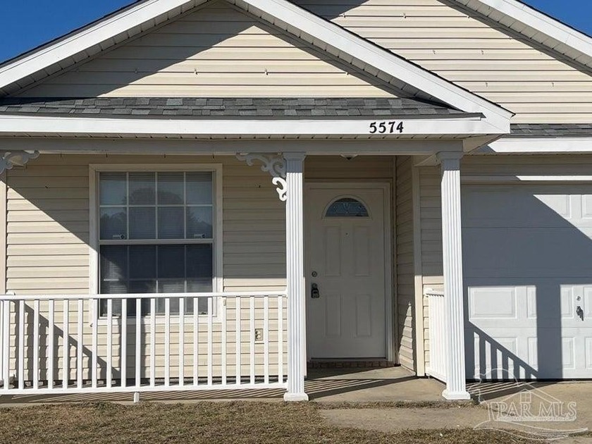 WINDOWS WILL BE REPLACED PRIOR TO CLOSING!!!  This is an - Beach Home for sale in Gulf Breeze, Florida on Beachhouse.com