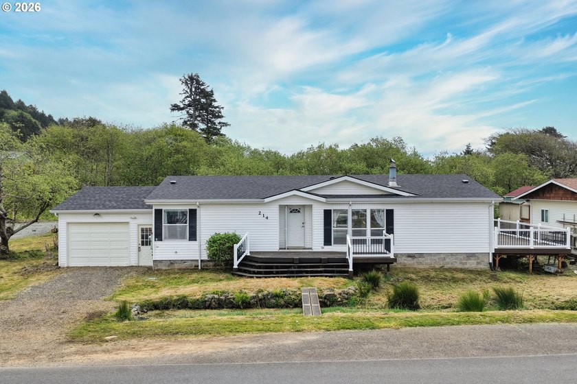 Own a piece of the Oregon Coast! This charming single-level - Beach Home for sale in Rockaway Beach, Oregon on Beachhouse.com