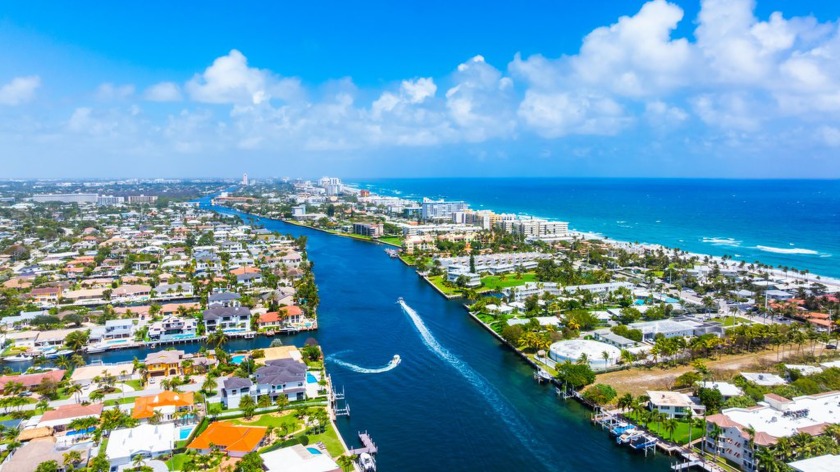 Located in a PRIME LOCATION flanked by the Intracoastal Waterway - Beach Townhome/Townhouse for sale in Hillsboro Beach, Florida on Beachhouse.com