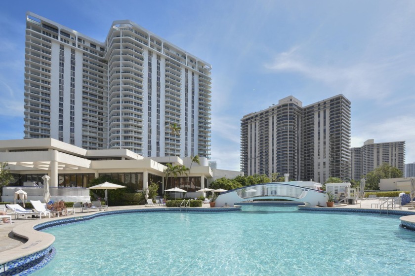 Luxurious Contemporary turnkey, remodeled condo with highest - Beach Condo for sale in Aventura, Florida on Beachhouse.com