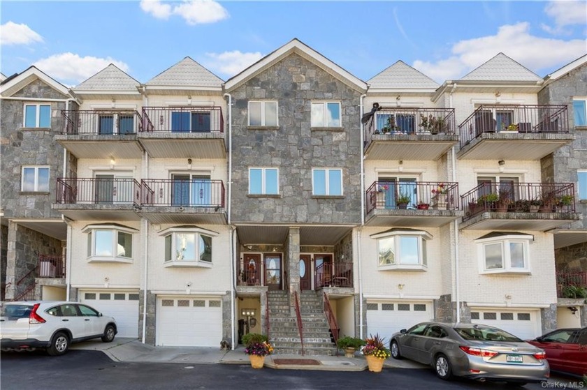 The Magnificent Gated Townhouse in Bridgeview Estates boasts - Beach Condo for sale in Bronx, New York on Beachhouse.com