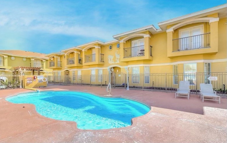 Perfect Family Getaway 3BR Condo with Sparkling Pool & Near-By - Beach Vacation Rentals in Corpus Christi, Texas on Beachhouse.com