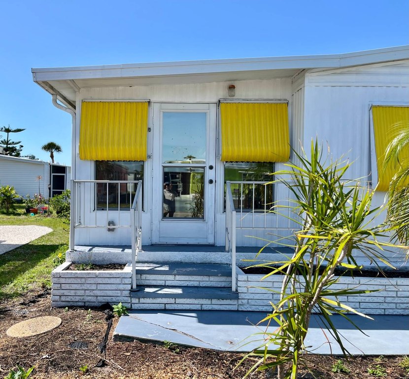 "STEP INTO SUNSHINE AT 906 ORINOCO W". - BAY INDIES - Beach Home for sale in Venice, Florida on Beachhouse.com