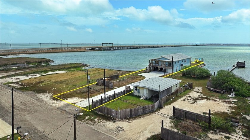 Waterfront Opportunity with Income Potential off Laguna Shores! - Beach Home for sale in Corpus Christi, Texas on Beachhouse.com