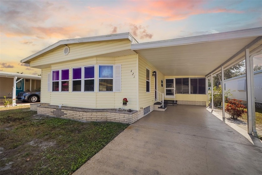 Move-in ready and beautifully maintained, this land-owned home - Beach Home for sale in Palmetto, Florida on Beachhouse.com