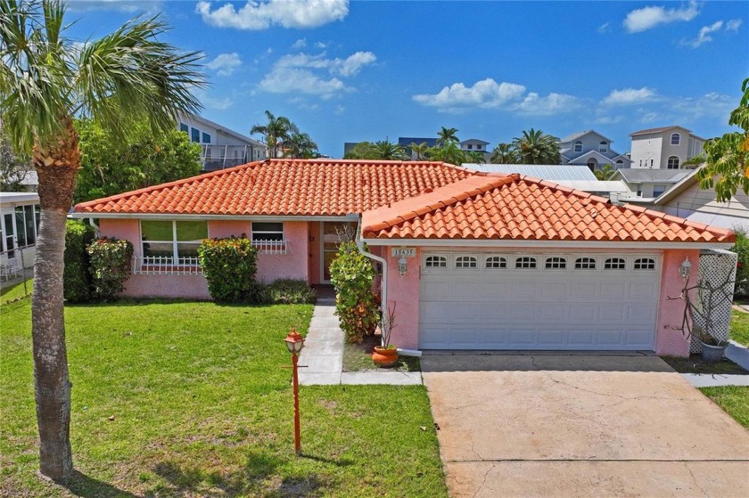This beautifully updated 2-bedroom, 2-bathroom home in the - Beach Home for sale in Hudson, Florida on Beachhouse.com