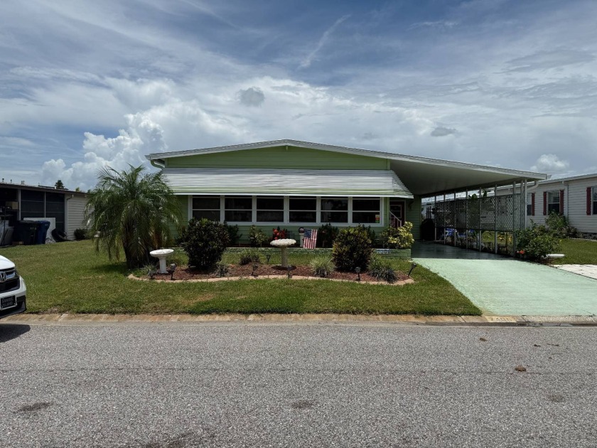 Impeccable 2 Bedroom, 2 Bath Doublewide with Florida room - Beach Home for sale in Ellenton, Florida on Beachhouse.com