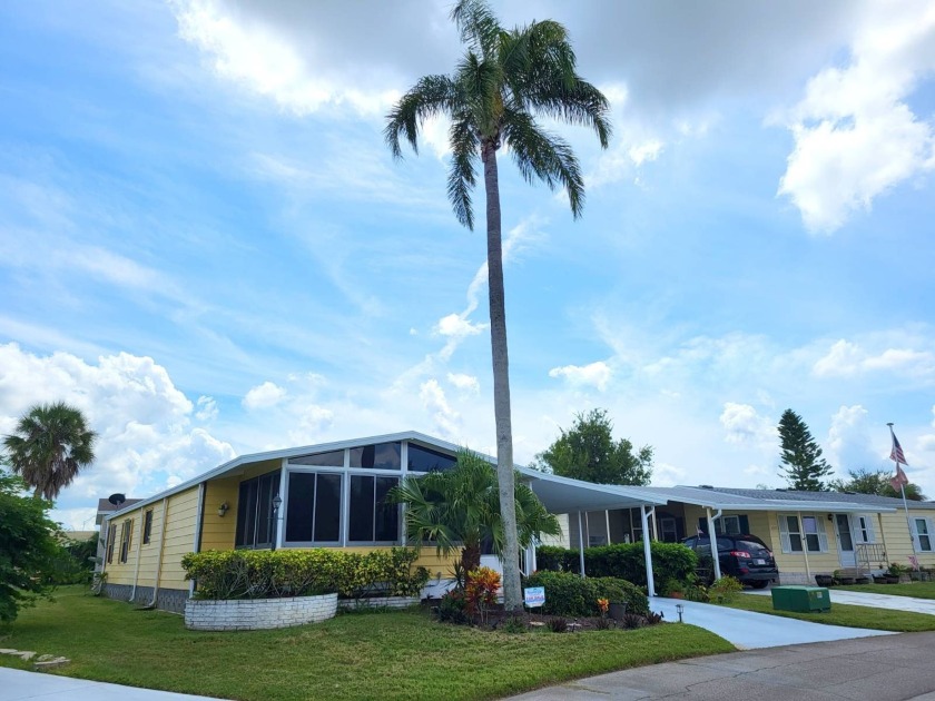 TURN KEY FURNISHED HOME IS ABSOLUTELY PRISTINE AND MOVE-IN READY - Beach Home for sale in Sarasota, Florida on Beachhouse.com