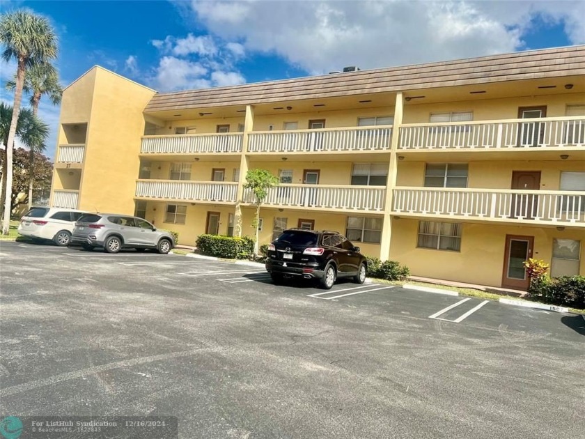 THIS UNIT HAS IT ALL!!! TOTALLY REMODELED AND READY FOR YOUR NEW - Beach Condo for sale in Tamarac, Florida on Beachhouse.com