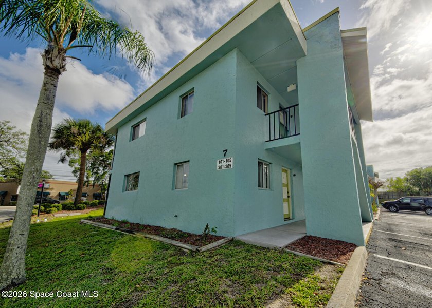 Step inside this charming home to discover a comfy, functional - Beach Condo for sale in Melbourne, Florida on Beachhouse.com