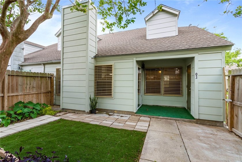 THE MANSIONS TOWNHOMES | PRIVATE COURTYARD | 2 ASSIGNED PARKING - Beach Townhome/Townhouse for sale in Corpus Christi, Texas on Beachhouse.com