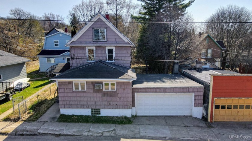 Nice, solid home on the west end of Hancock. This home is - Beach Townhome/Townhouse for sale in Hancock, Michigan on Beachhouse.com