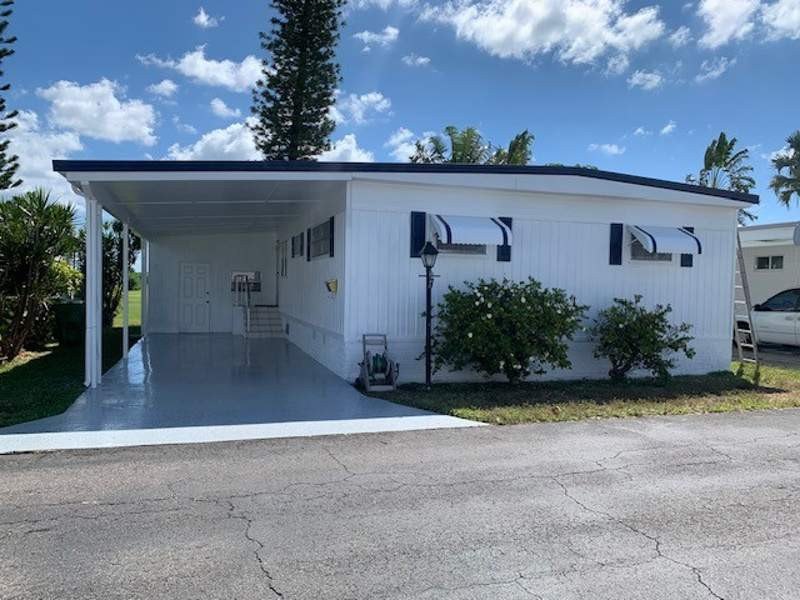 This adorable two bedroom 2 bathroom manufactured home is - Beach Home for sale in Hollywood, Florida on Beachhouse.com