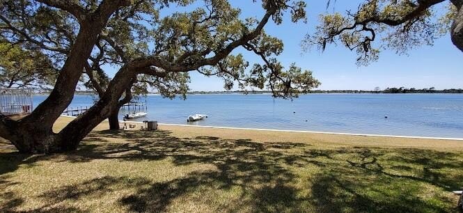 Fixer-upper condo with great potential! This spacious unit - Beach Condo for sale in Mary Esther, Florida on Beachhouse.com