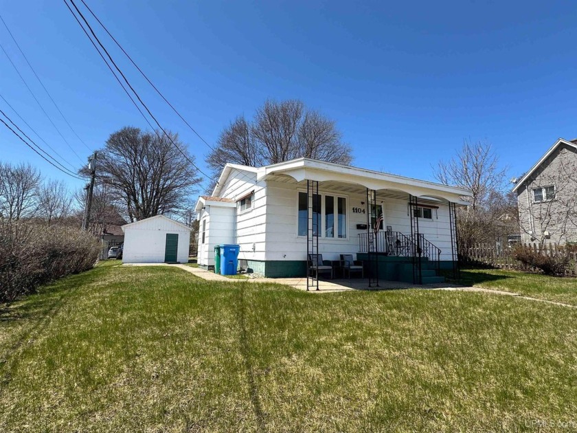 Cute as a bug's ear!!! Charming Cottage in South Marquette - - Beach Home for sale in Marquette, Michigan on Beachhouse.com