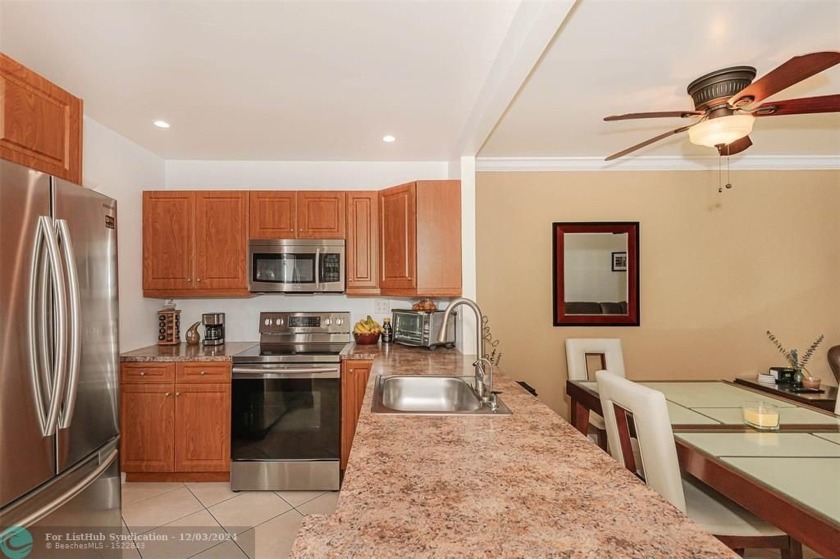 Beautiful 2 bedrooms, 2 bathrooms condo in Hawaiian Gardens - Beach Condo for sale in Lauderdale Lakes, Florida on Beachhouse.com