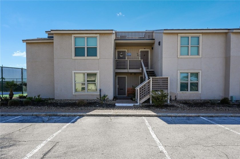 This Condo is TRULY A *WOW* factor!! This gorgeous ground floor - Beach Condo for sale in Rockport, Texas on Beachhouse.com