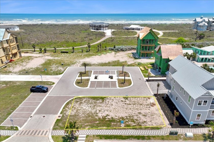 Discover this large, sprawling corner lot on Triton Square - Beach Lot for sale in Port Aransas, Texas on Beachhouse.com