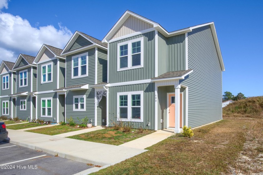 Never occupied, less than one year old, end unit in the ever - Beach Townhome/Townhouse for sale in Hubert, North Carolina on Beachhouse.com