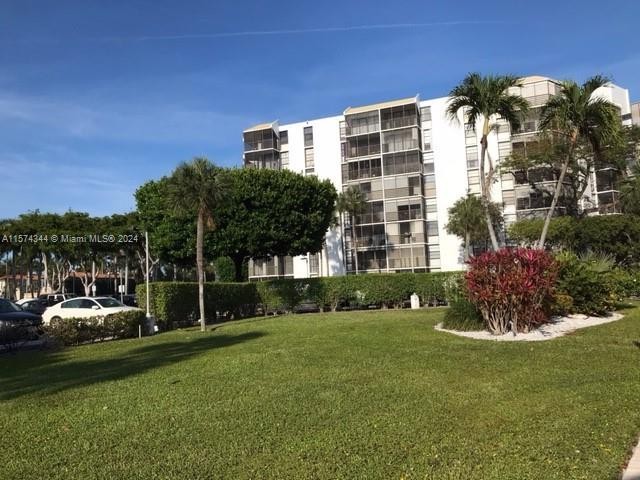 Perfect diamond in the rough to make it your dream - Beach Condo for sale in Aventura, Florida on Beachhouse.com