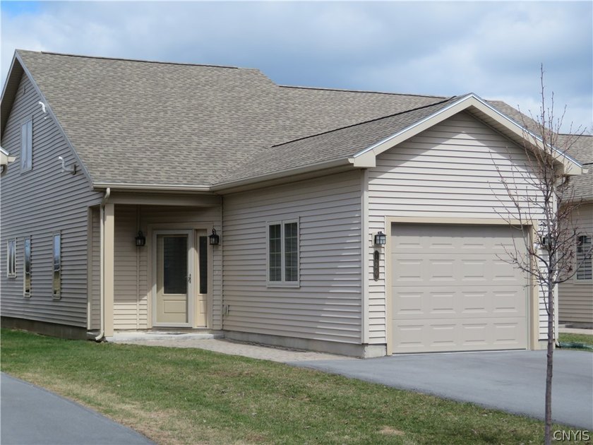 Step inside this stunning Island View Village townhome! Enjoy - Beach Condo for sale in Clayton, New York on Beachhouse.com