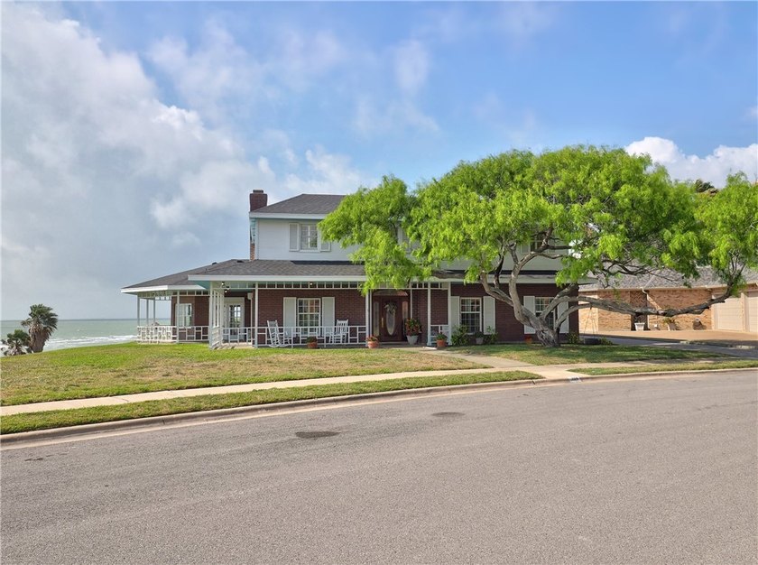Perched high above the bay, this coastal retreat will surprise - Beach Home for sale in Portland, Texas on Beachhouse.com