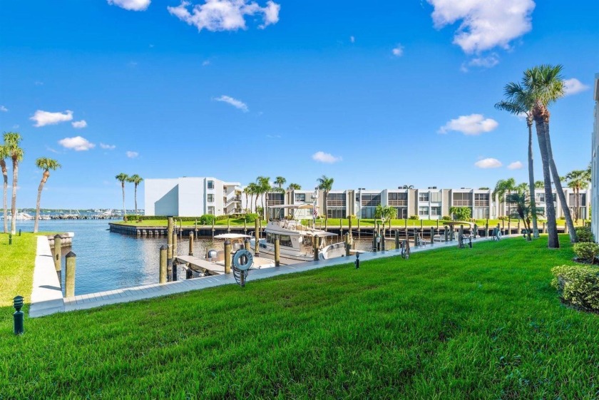 Calling all boaters and lovers of the water! Enjoy wide water - Beach Condo for sale in Stuart, Florida on Beachhouse.com