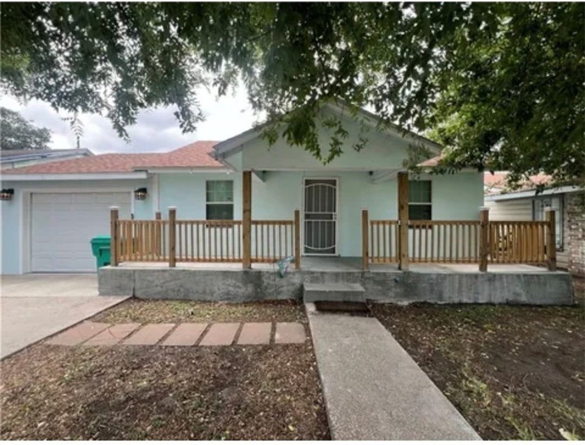 Welcome to this cute bungalow-style home in the heart of Aransas - Beach Home for sale in Aransas Pass, Texas on Beachhouse.com