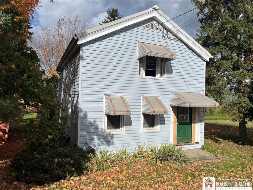 Located in the heart of wine country, this charming vintage home - Beach Home for sale in Ripley, New York on Beachhouse.com