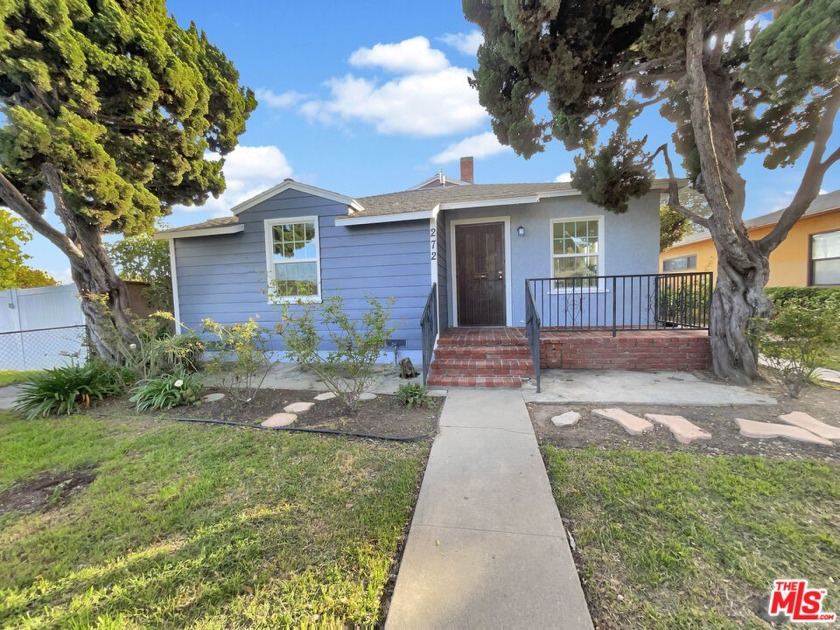 Welcome home to this charming property that boasts a cozy - Beach Home for sale in Long Beach, California on Beachhouse.com