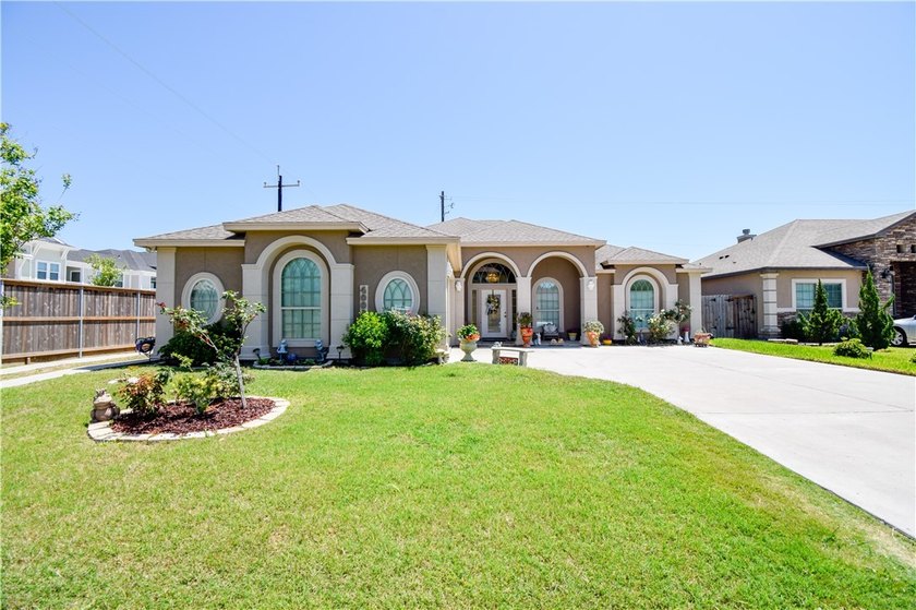 STUNNING HOME IN GATED COMMUNITY, EXTRA LARGE CEILING FANS 72 - Beach Home for sale in Corpus Christi, Texas on Beachhouse.com