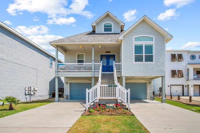 Check out this amazing Beachfront house in Port Aransas. Located - Beach Condo for sale in Port Aransas, Texas on Beachhouse.com
