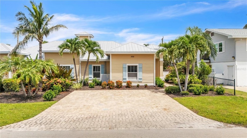 This one has it all!  Beautifully remodeled with a fabulous - Beach Home for sale in Holmes Beach, Florida on Beachhouse.com