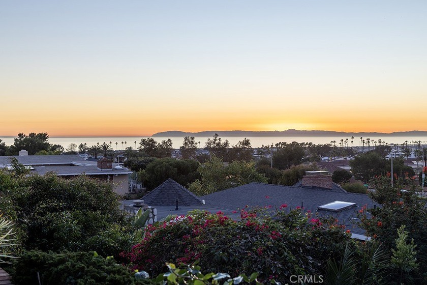 Discover a thoughtfully maintained residence that beautifully - Beach Home for sale in Corona Del Mar, California on Beachhouse.com