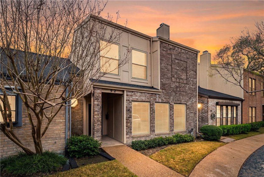 Welcome to 92 Lake Shore, a beautifully updated townhome in the - Beach Condo for sale in Corpus Christi, Texas on Beachhouse.com
