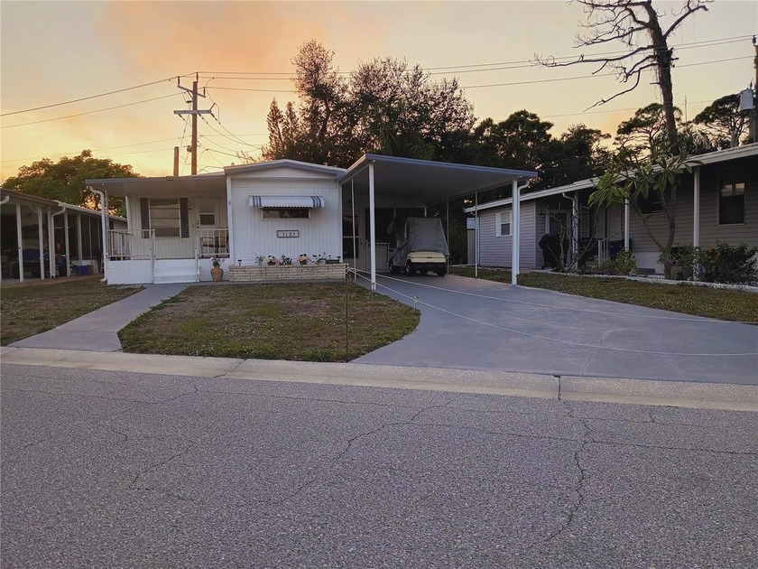 This well-maintained, affordable mobile home in Tri Par Estates - Beach Home for sale in Sarasota, Florida on Beachhouse.com