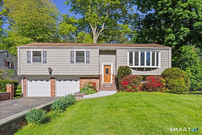 Welcome to 47 London Lane -a beautifully updated 4-bedroom home - Beach Home for sale in Stamford, Connecticut on Beachhouse.com