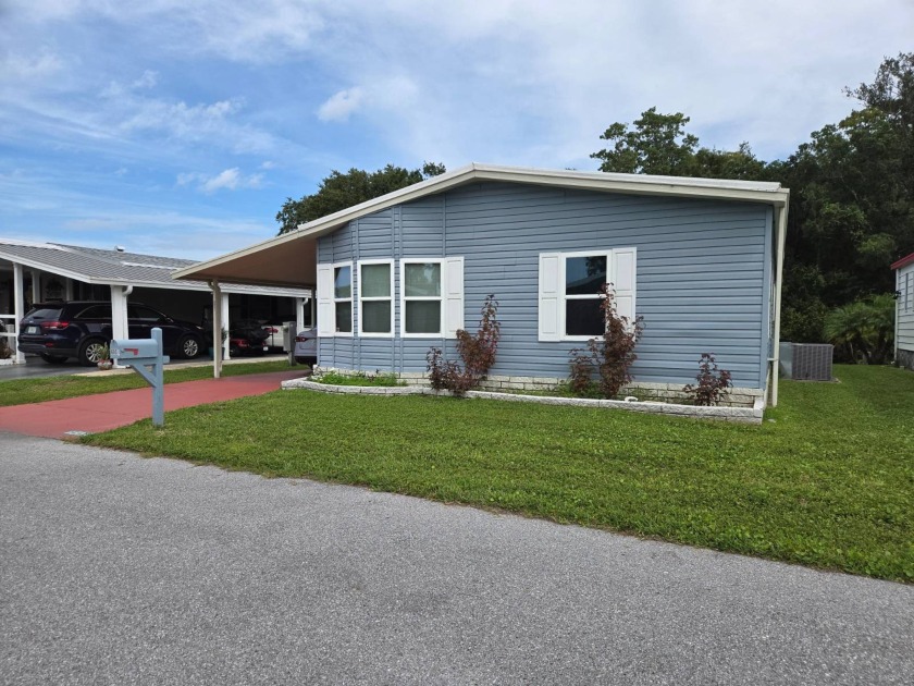IF YOU ARE LOOKING FOR A GOOD SOLID HOME WITH A CANAL/FOUNTAIN - Beach Home for sale in New Port Richey, Florida on Beachhouse.com