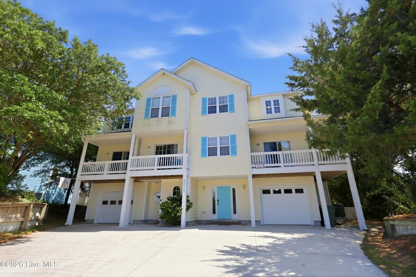 Here you go! The one you have been looking for! 4 bedrooms/4full - Beach Townhome/Townhouse for sale in Emerald Isle, North Carolina on Beachhouse.com