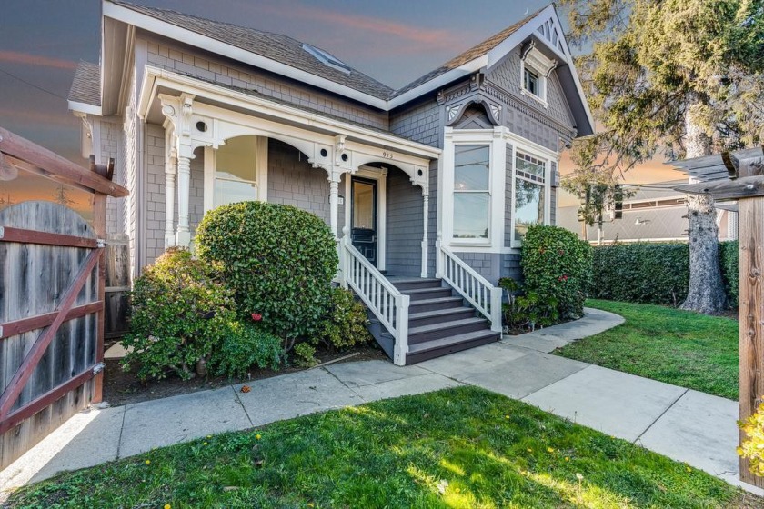 Back on Market! 1888 Victorian with endless use possibilities; - Beach Townhome/Townhouse for sale in Santa Cruz, California on Beachhouse.com