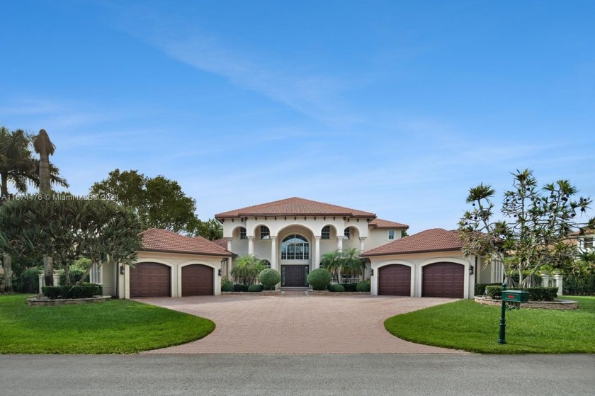 Stunning Custom Wellington model waterfront home in the - Beach Home for sale in Davie, Florida on Beachhouse.com