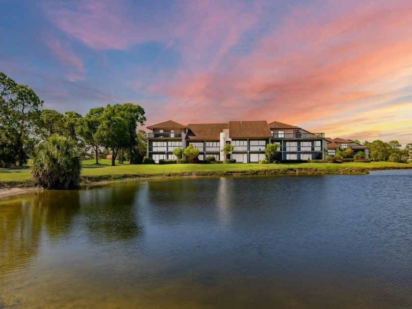 Discover your dream condo at Meadowood Golf & Tennis Club! This - Beach Home for sale in Fort Pierce, Florida on Beachhouse.com