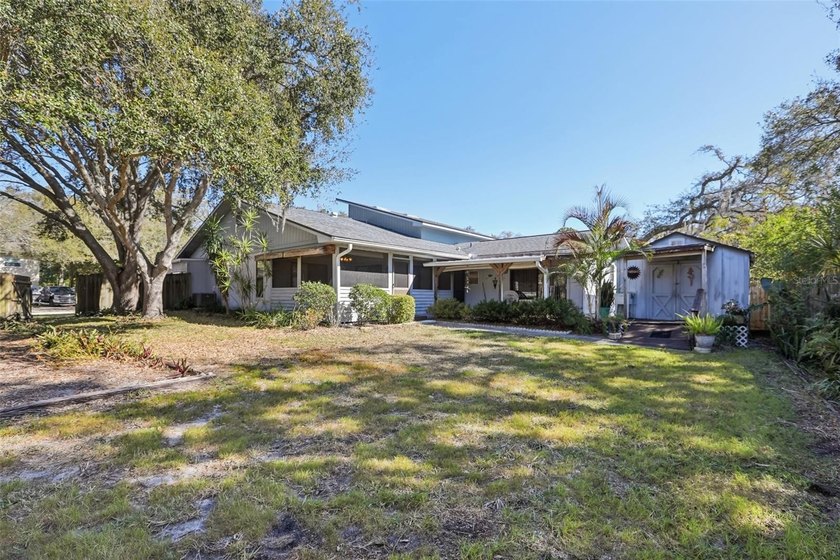 Tucked away in a desirable Palm Harbor setting, this home offers - Beach Home for sale in Palm Harbor, Florida on Beachhouse.com