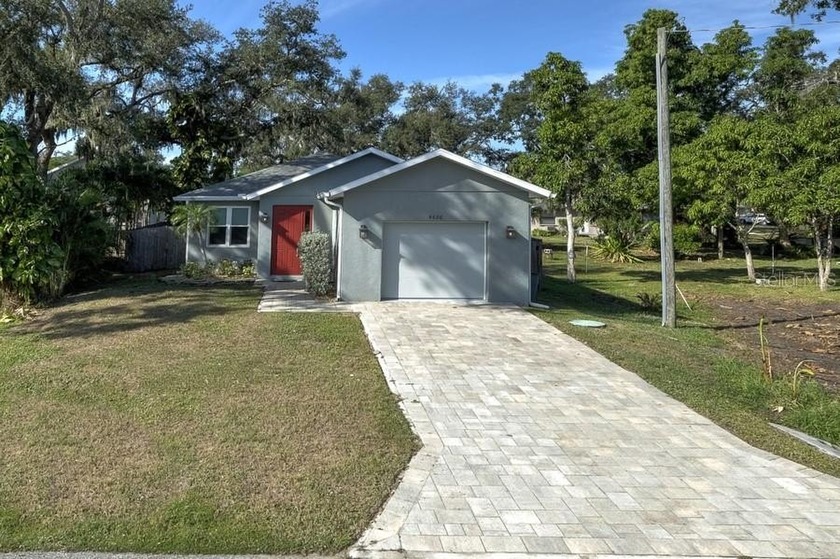 short stories*    Welcome to this beautifully maintained 2 - Beach Home for sale in Sarasota, Florida on Beachhouse.com